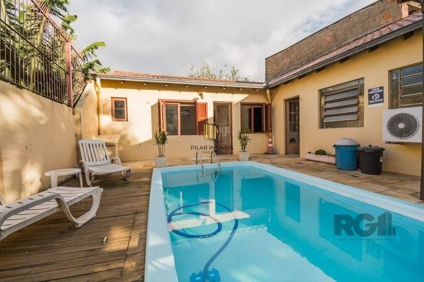 Casa 279m² - 4 dormitórios, 3 vagas no bairro Santa Tereza
