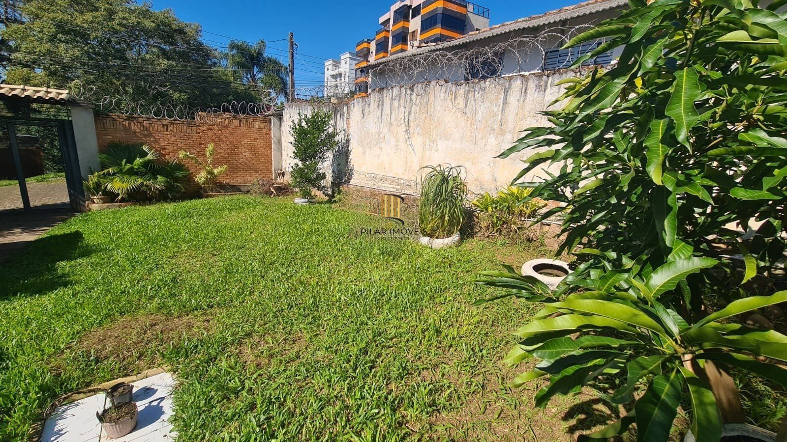 Casa com 4 dormitórios, 2 vagas e 300m² á venda