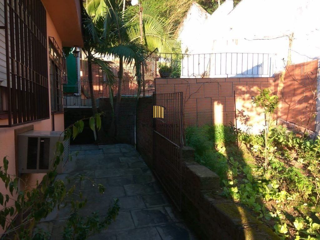 Casa de 3 dormitórios no bairro Jardim Carvalho