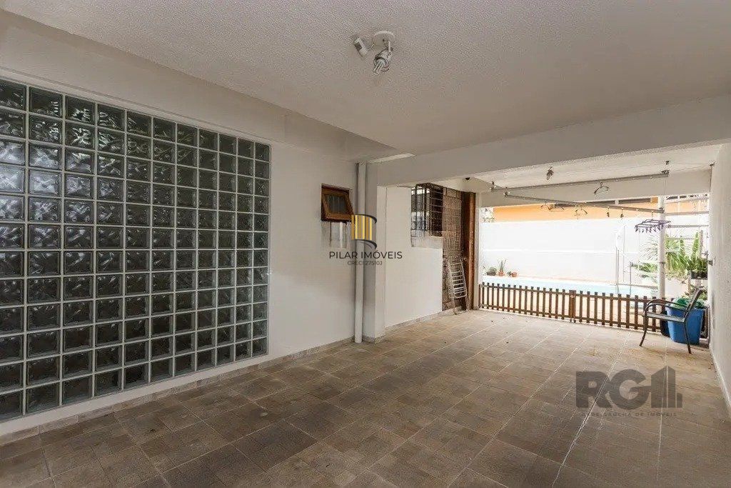 Casa com 3 dormitórios no bairro Jardim Lindóia