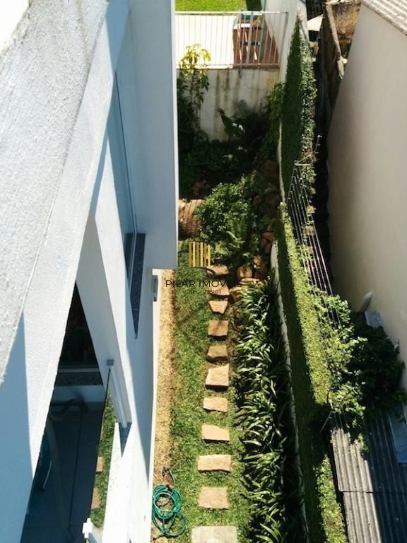 Casa para Venda - 217m², 3 dormitórios, sendo 1 suites, 5 vagas - Teresópolis