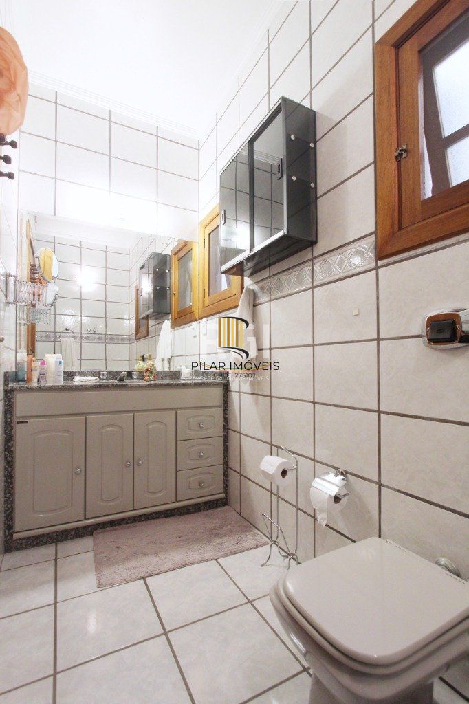 Casa para Venda - 250m², 3 dormitórios, sendo 1 suites, Teresópolis