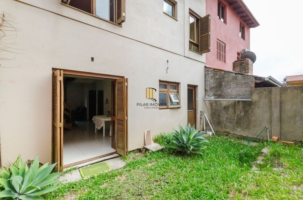 Casa em Condomínio, 166m² - 3 dormitórios, 2 vagas no bairro Guarujá