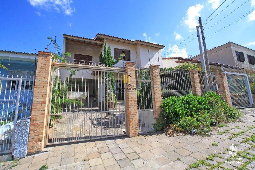 Casa para Venda - 240m², 4 dormitórios, sendo 3 suites, 6 vagas - Jardim Sabará