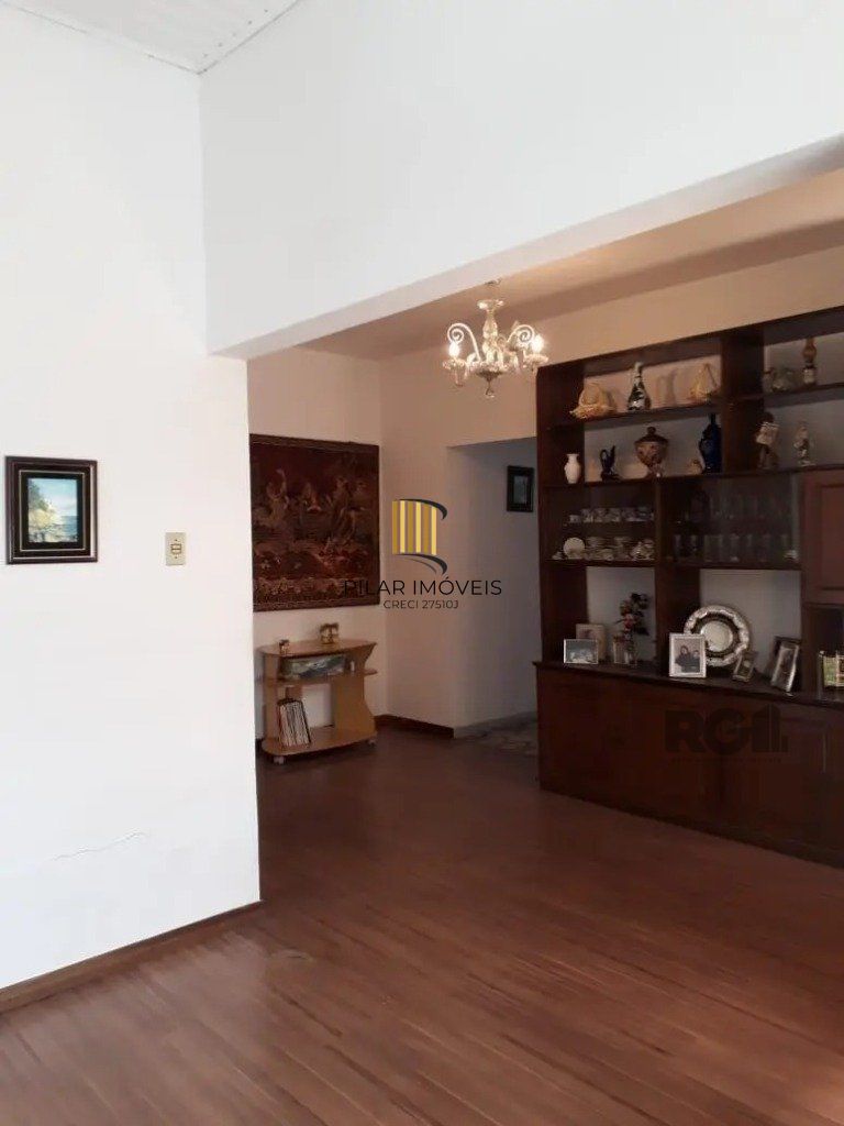 Casa com 5 dormitórios no bairro Passo das Pedras - Porto Alegre