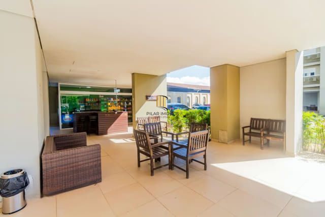 Apartamento de 2 dormitórios à venda em São Geraldo, Porto Alegre.