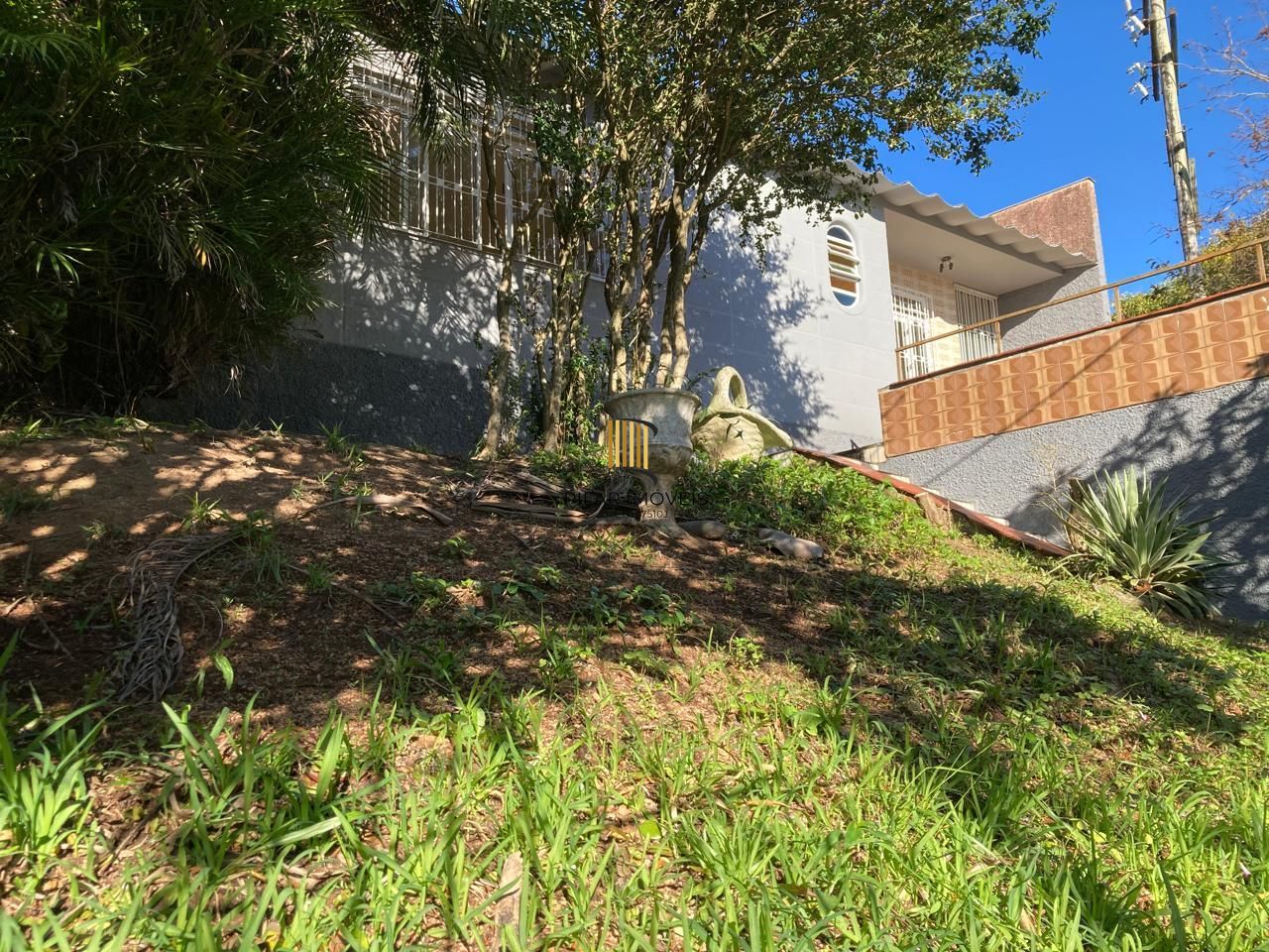 Casa 3 dormitórios, 3 banheiros, bairro Teresópolis.