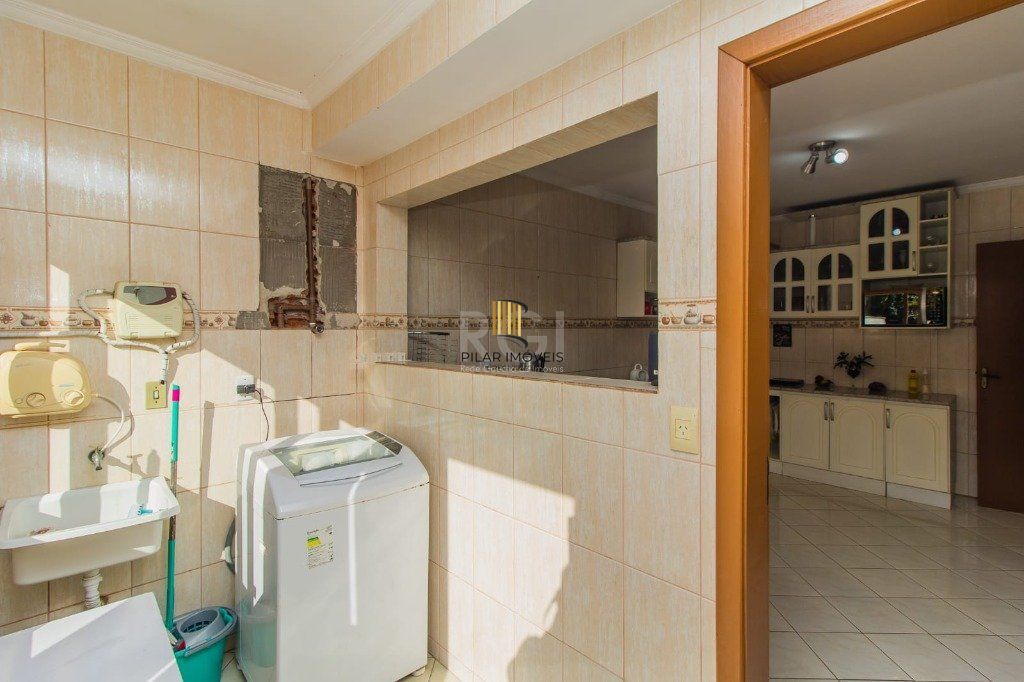 Casa para Venda - 300m², 4 dormitórios, sendo 1 suites, 3 vagas - Santa Isabel
