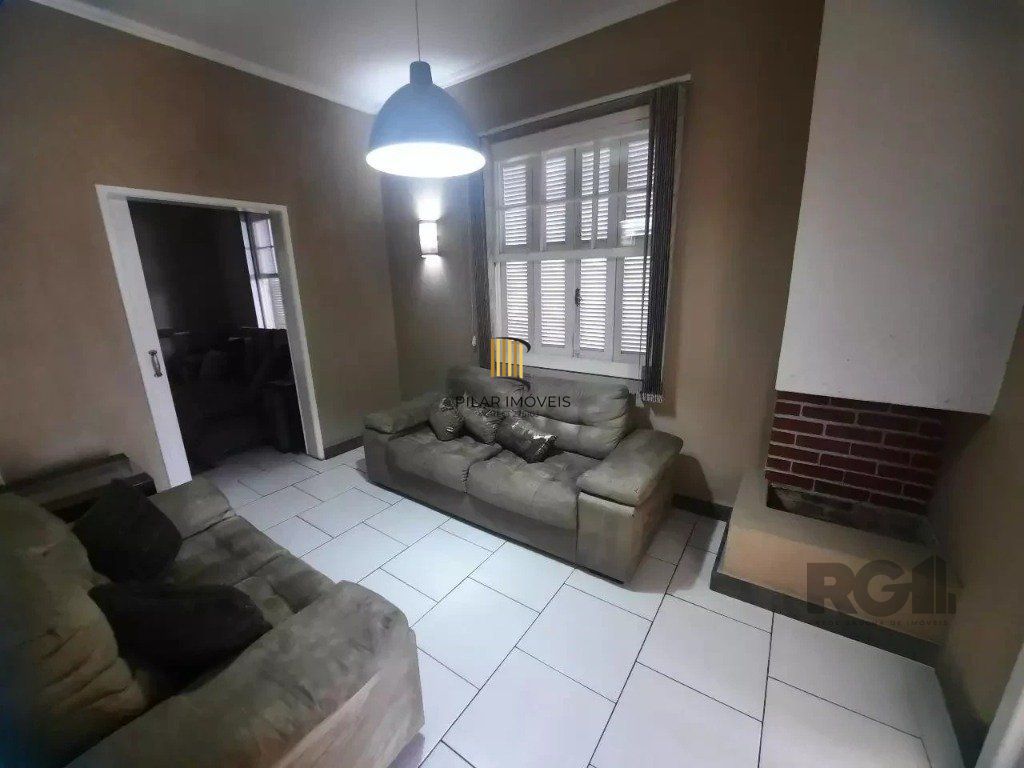 Casa de 3 dormitórios, no bairro Glória