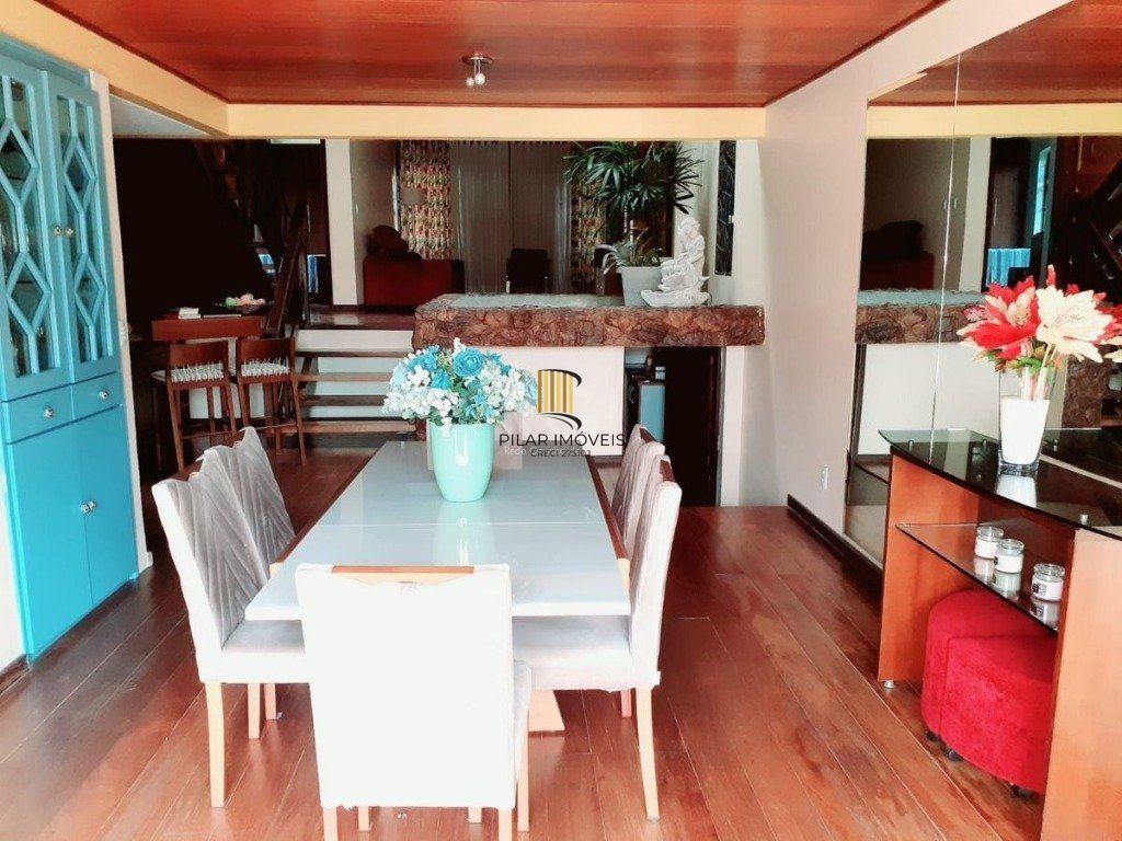 Casa para Venda - 260m², 4 dormitórios, sendo 1 suites, 4 vagas - Nonoai
