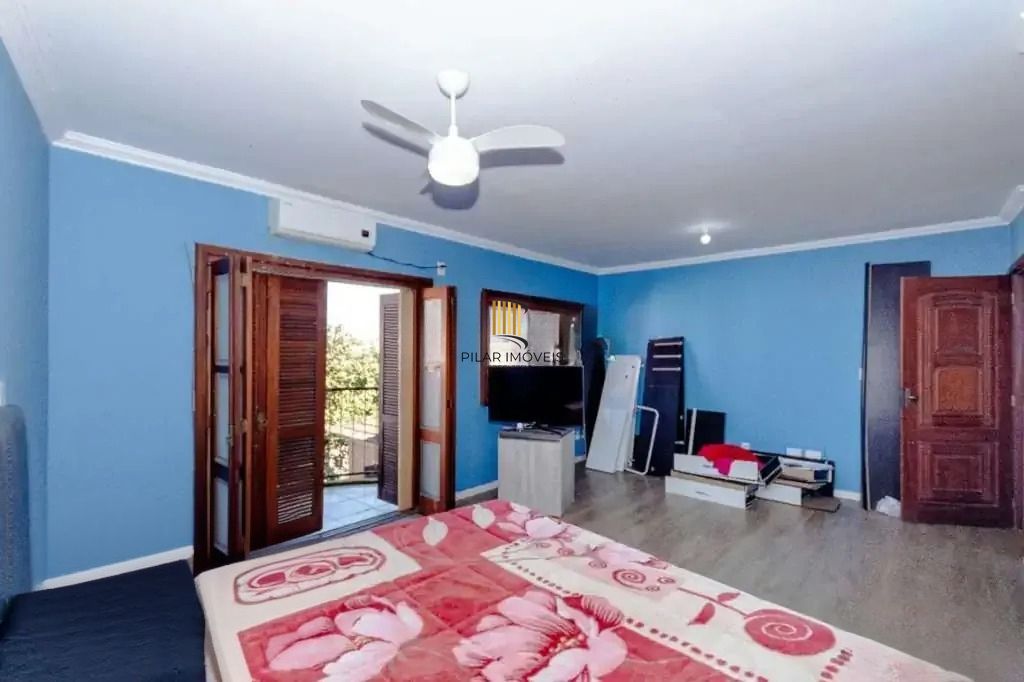 Casa à venda com 3 dormitórios, 1 suíte e espaço gourmet em terreno alto