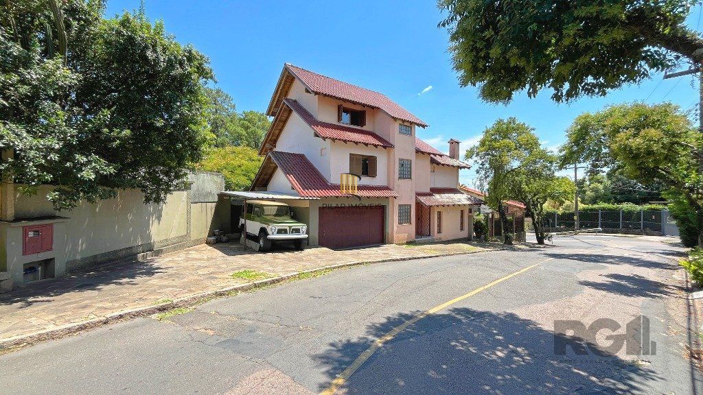 Casa 3 dormitórios no bairro Teresópolis