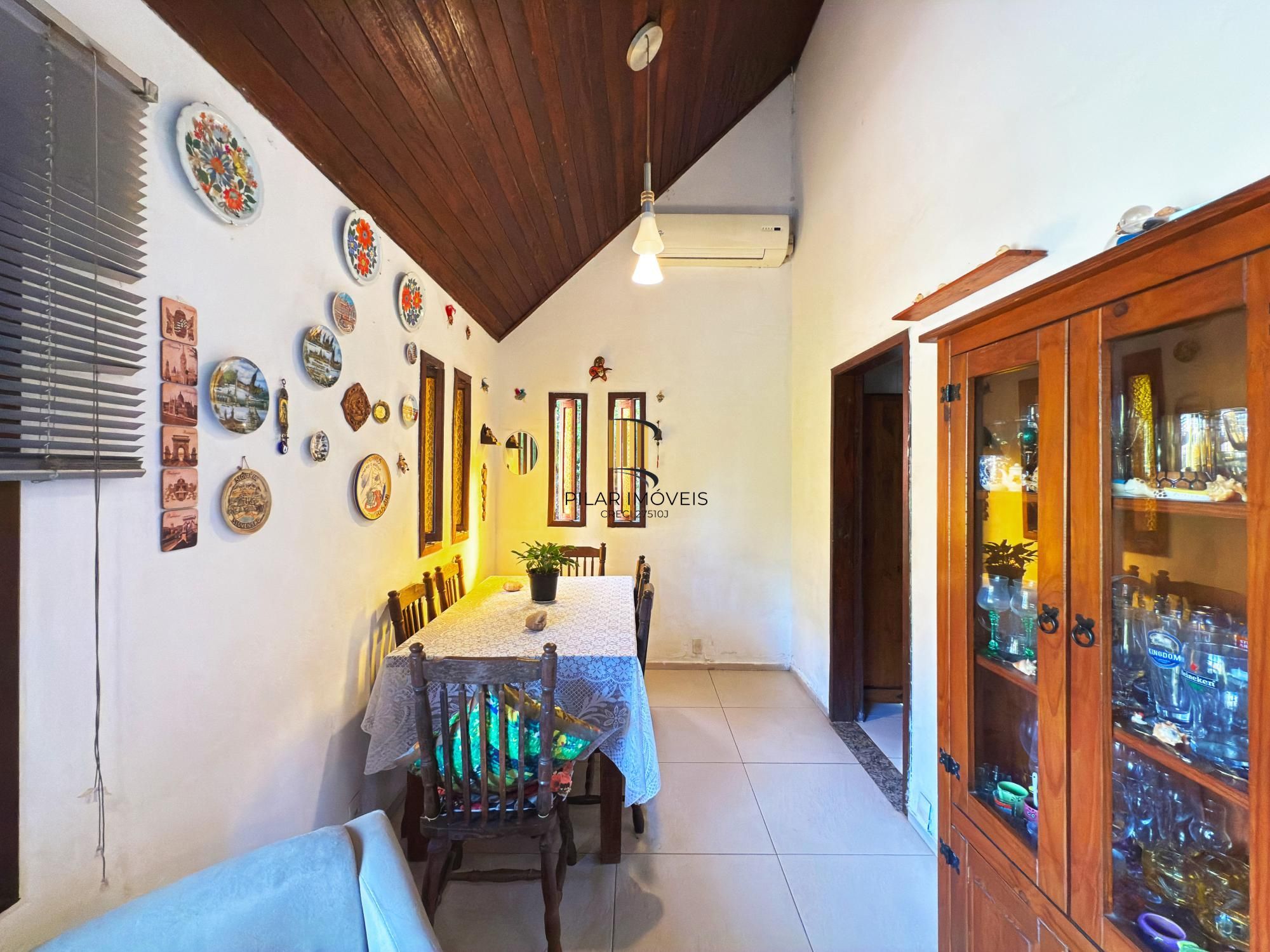 Casa residencial, 2 dormitórios no bairro Teresópolis