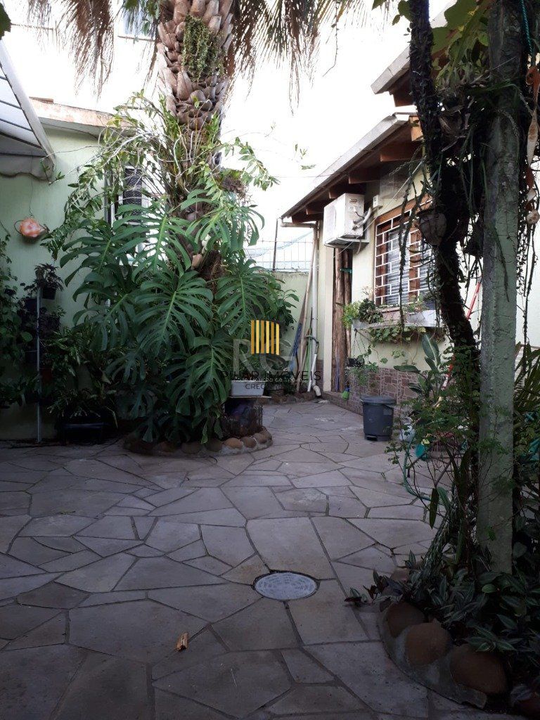 Casa para Venda - 142m², 3 dormitórios, sendo 1 suites, Partenon
