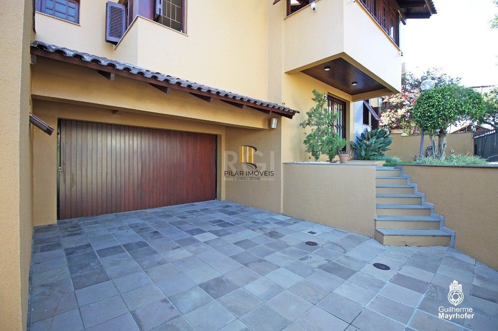 Casa para Venda - 275.72m², 4 dormitórios, sendo 3 suites, 4 vagas - Glória