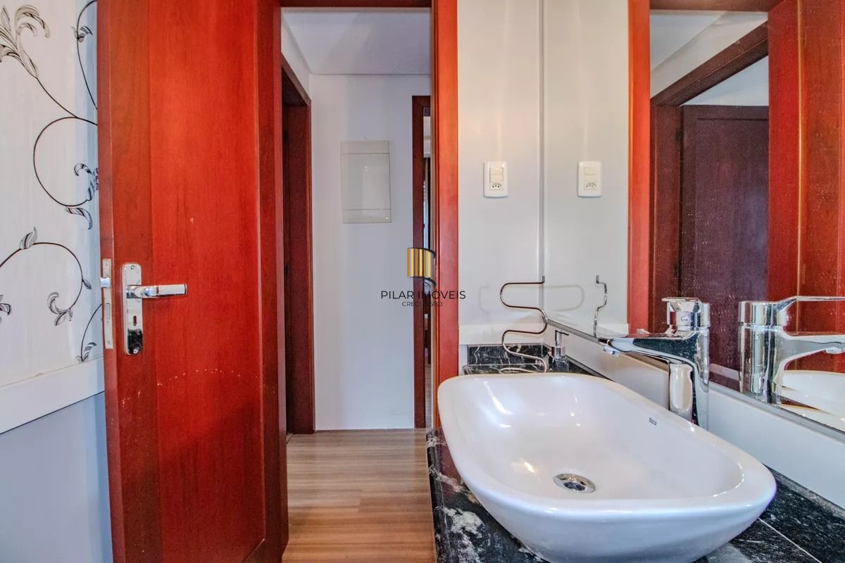 Casa à venda com 173m², 2 quartos e 3 vagas no bairro Vila Ipiranga- Porto Alegre/RS