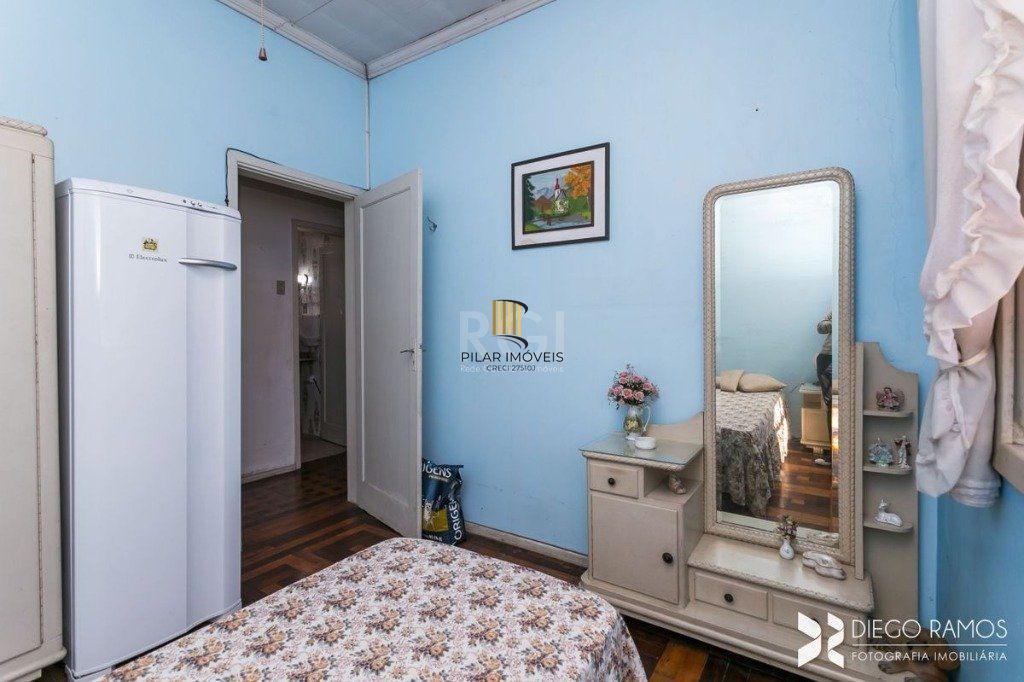 Casa para Venda - 198m², 3 dormitórios, sendo 1 suites, 4 vagas - Petrópolis