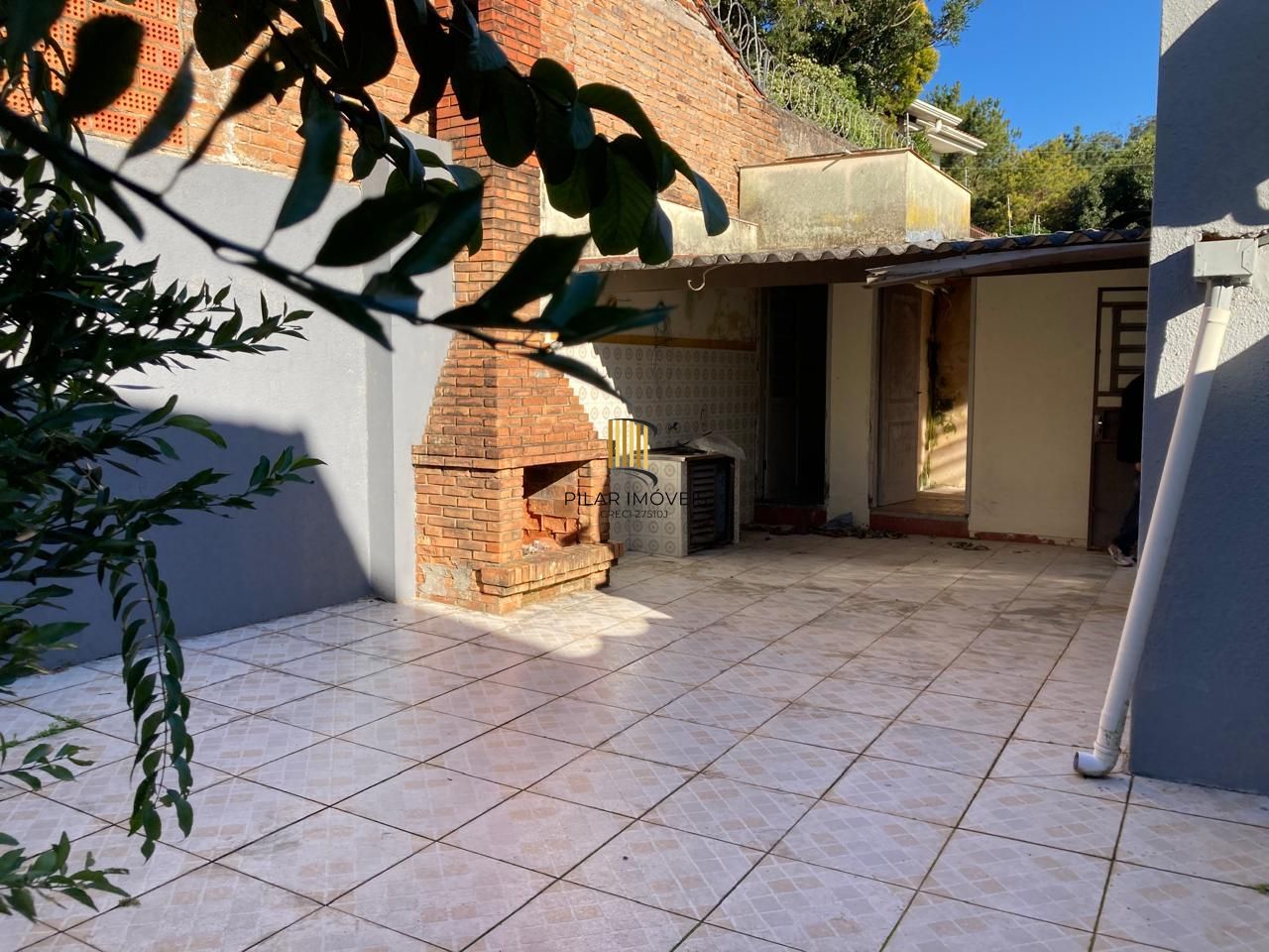 Casa 3 dormitórios, 3 banheiros, bairro Teresópolis.