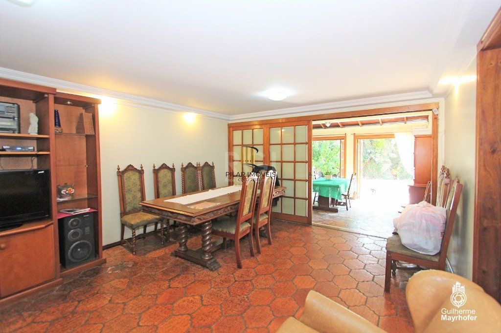 Casa para Venda - 326m², 3 dormitórios, sendo 3 suites, 4 vagas - Glória