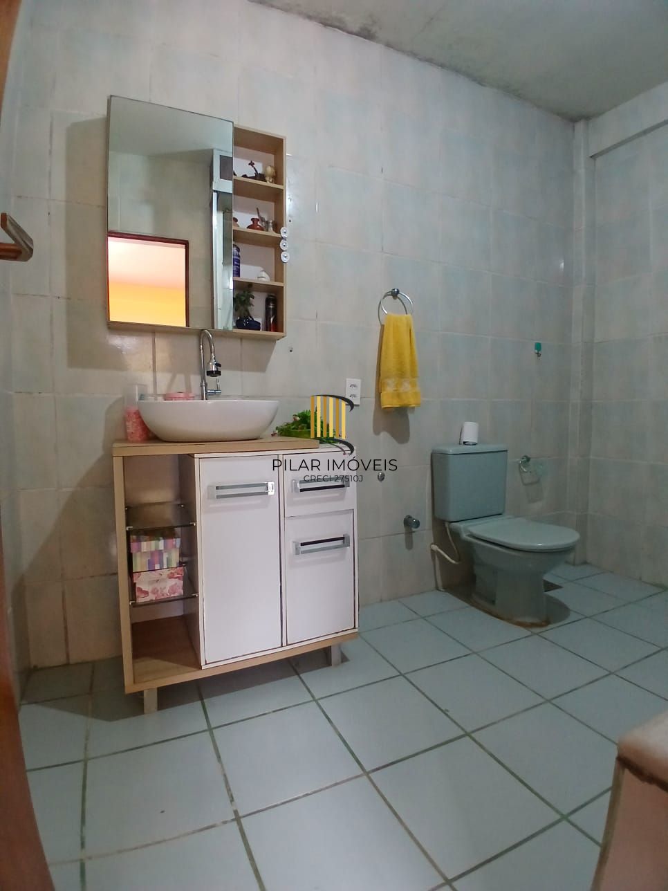 Ampla casa com patio no bairro Rubem Berta .
