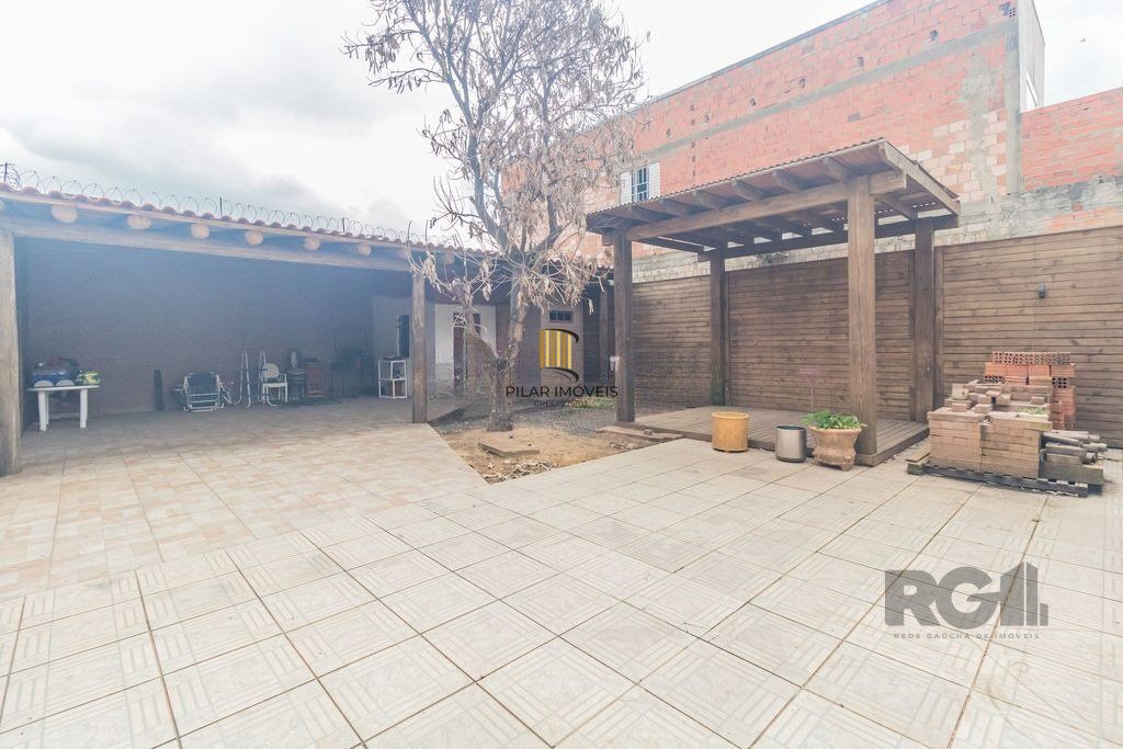 Casa com 240m², 3 dormitórios, 6 vagas no bairro Sarandi