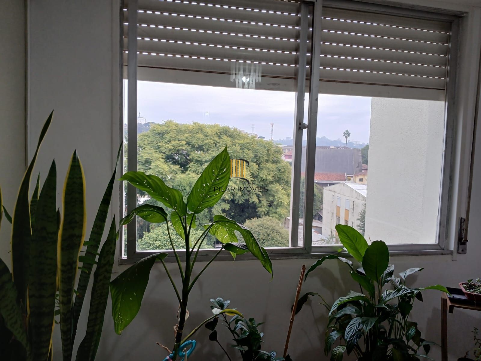 Apartamento de 02 dormitorios na Rua Nunes,bairro Medianeira -Porto Alegre - Pilar Imóveis