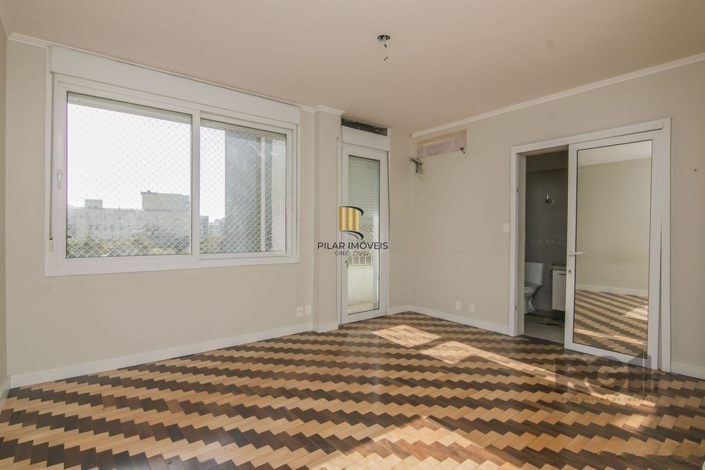 Apartamento 145m² - 3 dormitórios sendo 1 suíte e 2 vagas no Centro Histórico/Porto Alegre