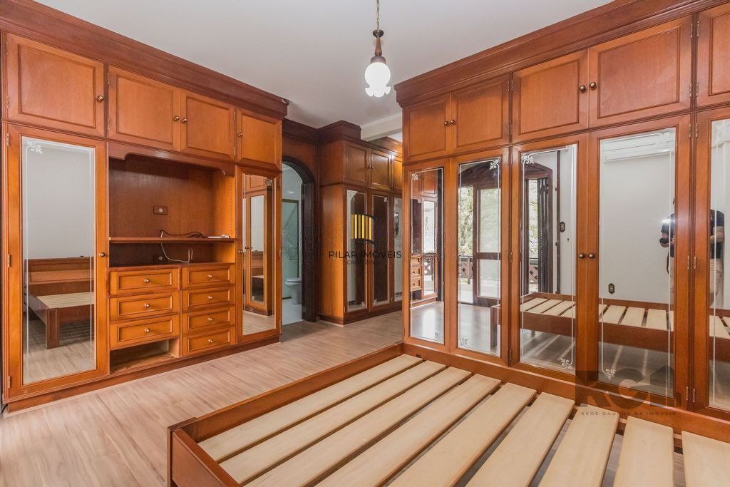 Casa com 287m², 5 dormitórios, piscina, 4 vagas no bairro Jardim Itu