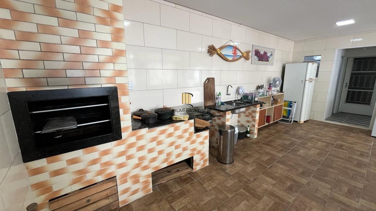 Casa de 4 dormitórios no bairro Santo Antônio, Porto Alegre