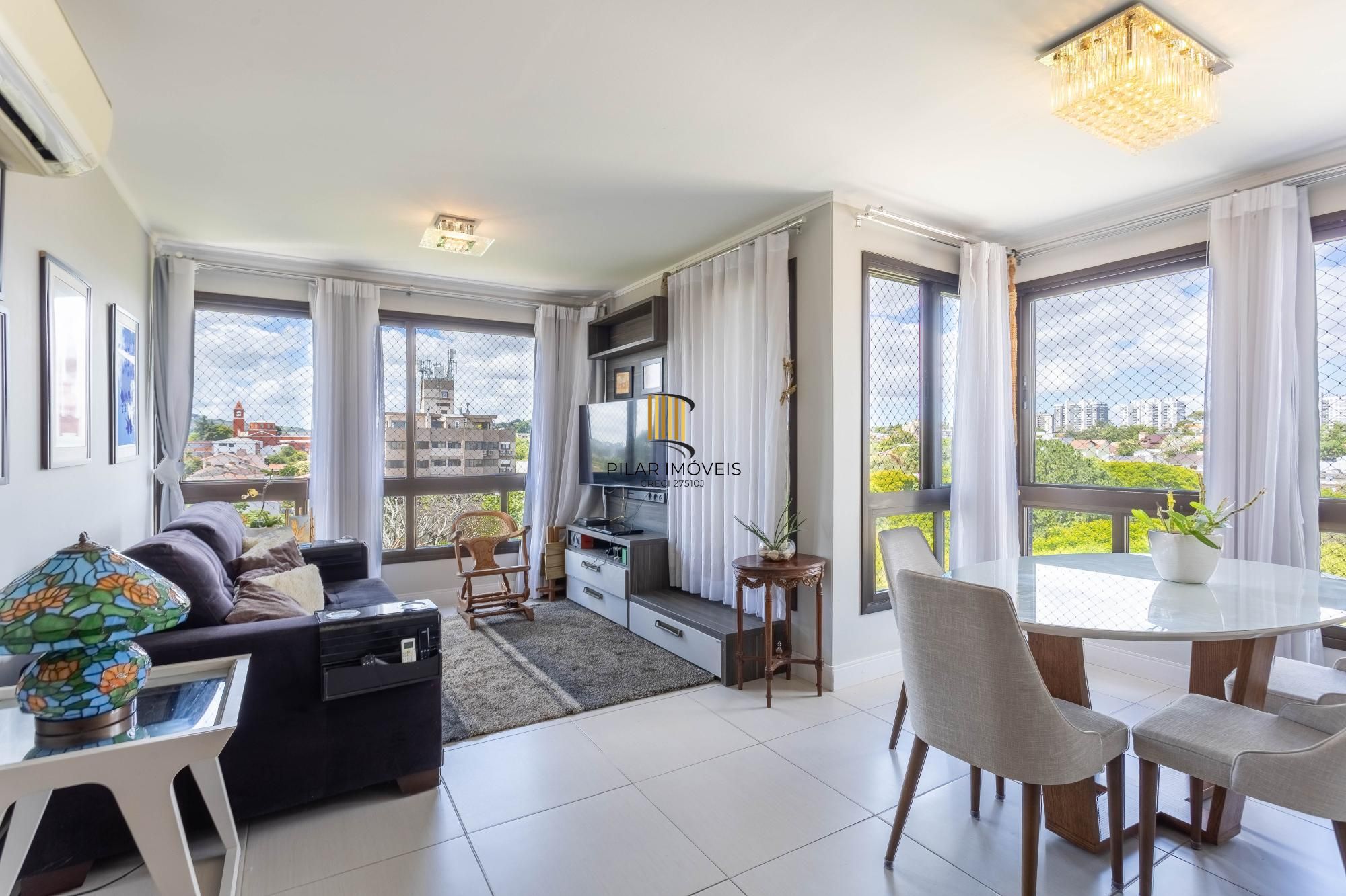 Apartamento à Venda com 2 Dormitórios (1 Suíte) e 2 Vagas Cobertas - Vila Ipiranga, Porto Alegre/RS