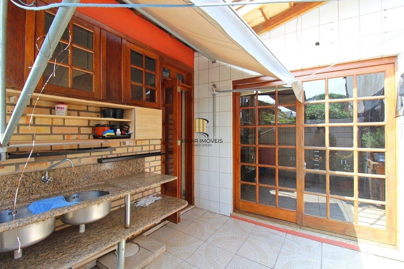 Casa de 3 dormitórios a venda no bairro Guarujá, Porto Alegre