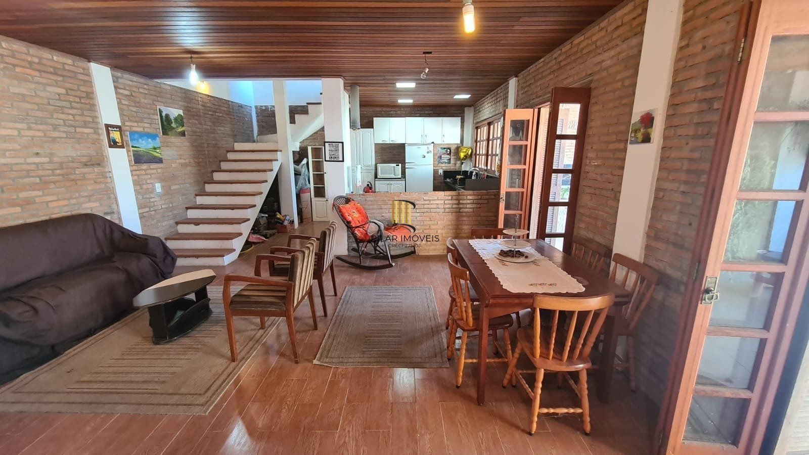 Casa com 4 dormitórios, 2 vagas e 300m² á venda