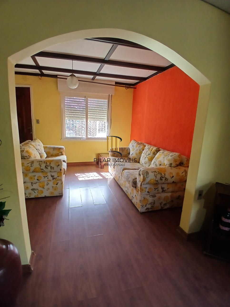 Ampla casa com patio no bairro Rubem Berta .