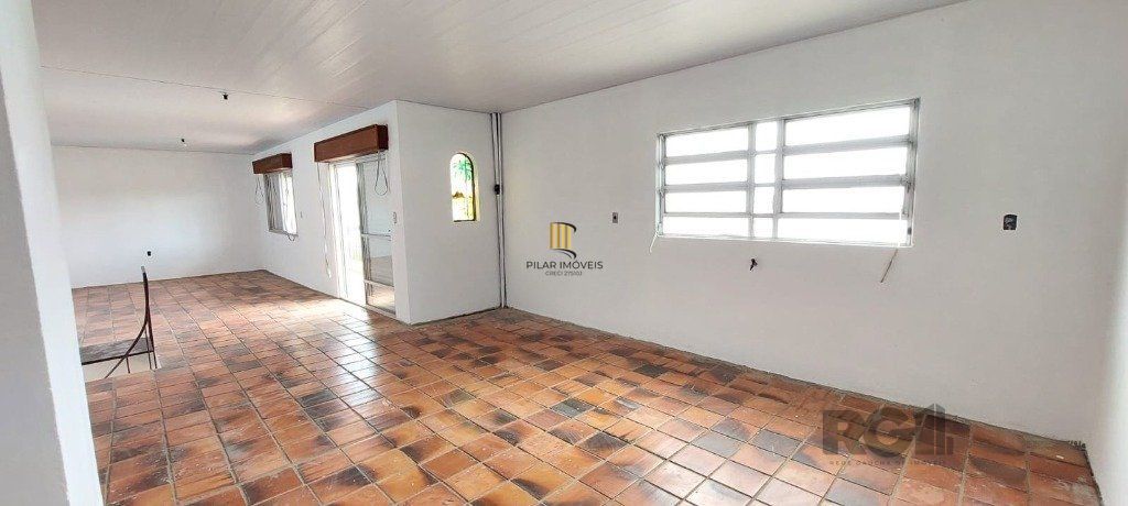 Casa com 3 dormitórios no bairro Sarandi