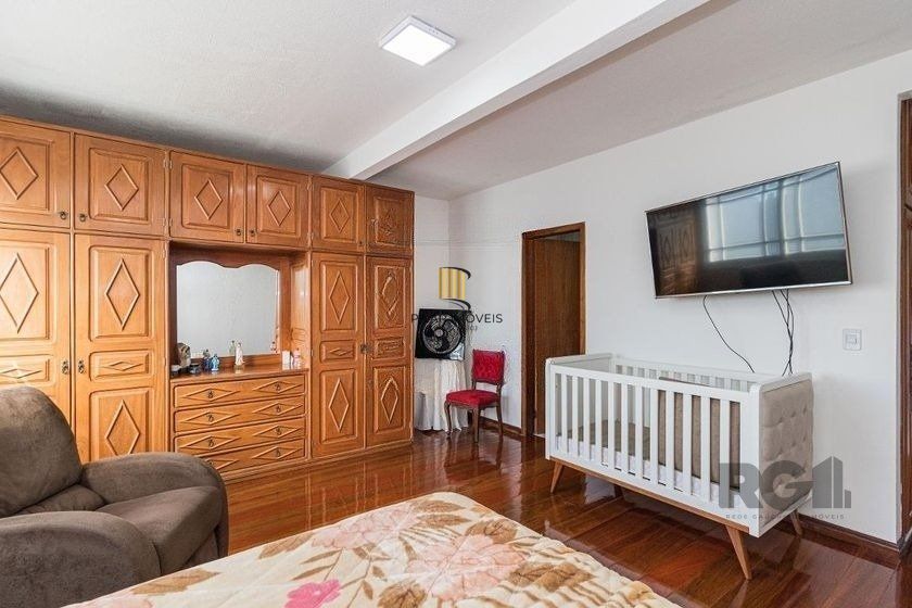 Casa Mista 266m² - 4 dormitórios, 1 suíte, 3 vagas no bairro Parque Santa Fé