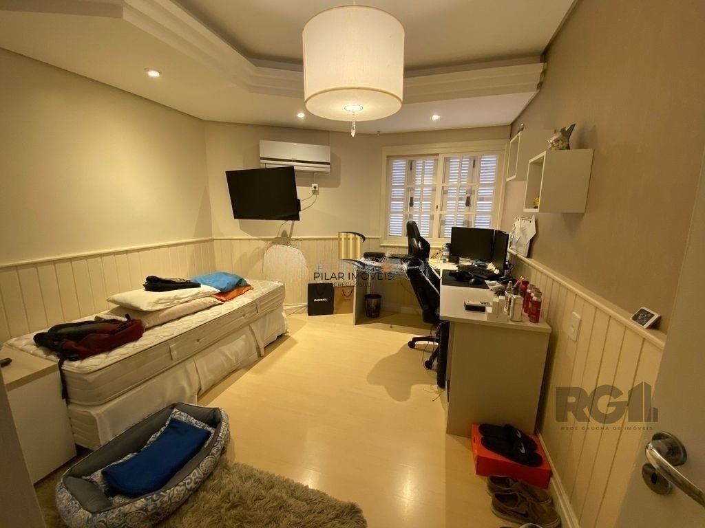 Casa de 5 dormitórios, bairro Jardim Floresta