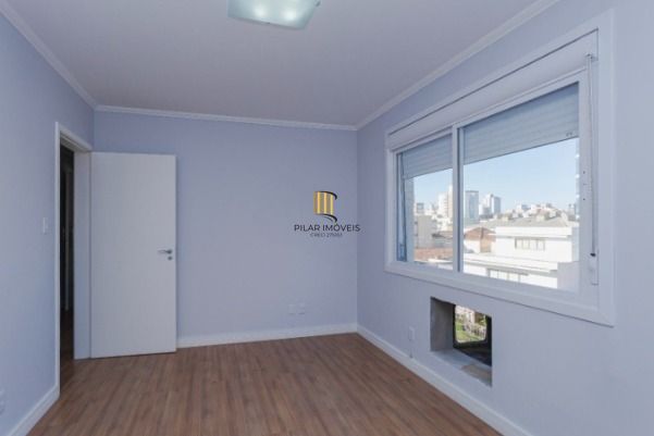 Apartamento com 3 quartos, 1 vaga no bairro Menino Deus