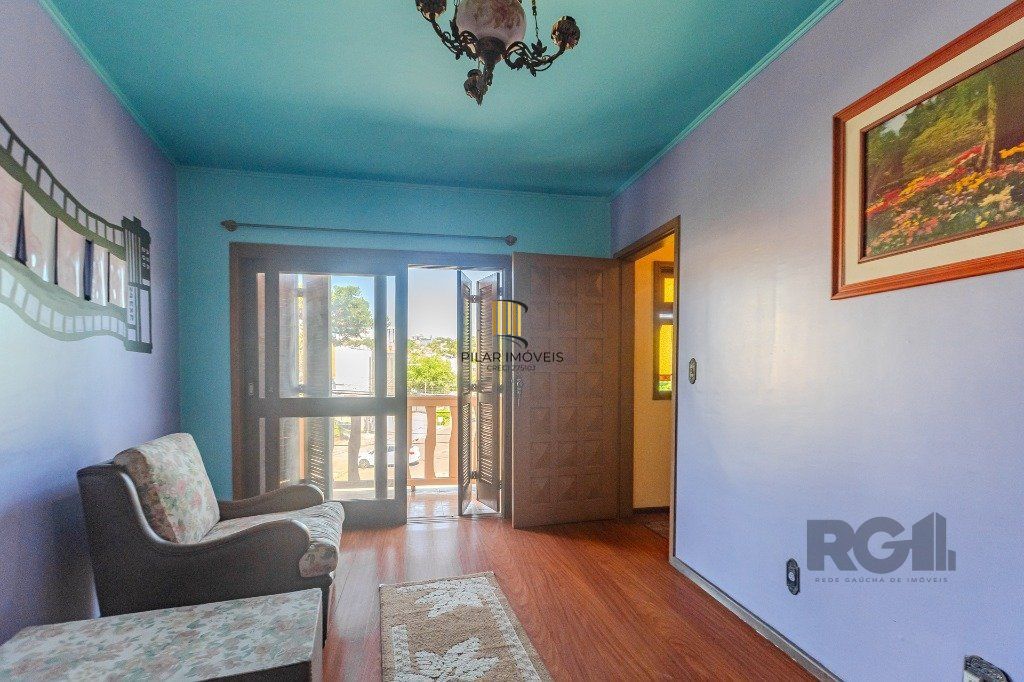 Prédio de 328m² - 4 dormitórios, 2 vagas no bairro Chácara das Pedras