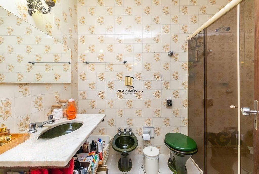 Casa de 245m² com 5 dormitórios no bairro Sarandi