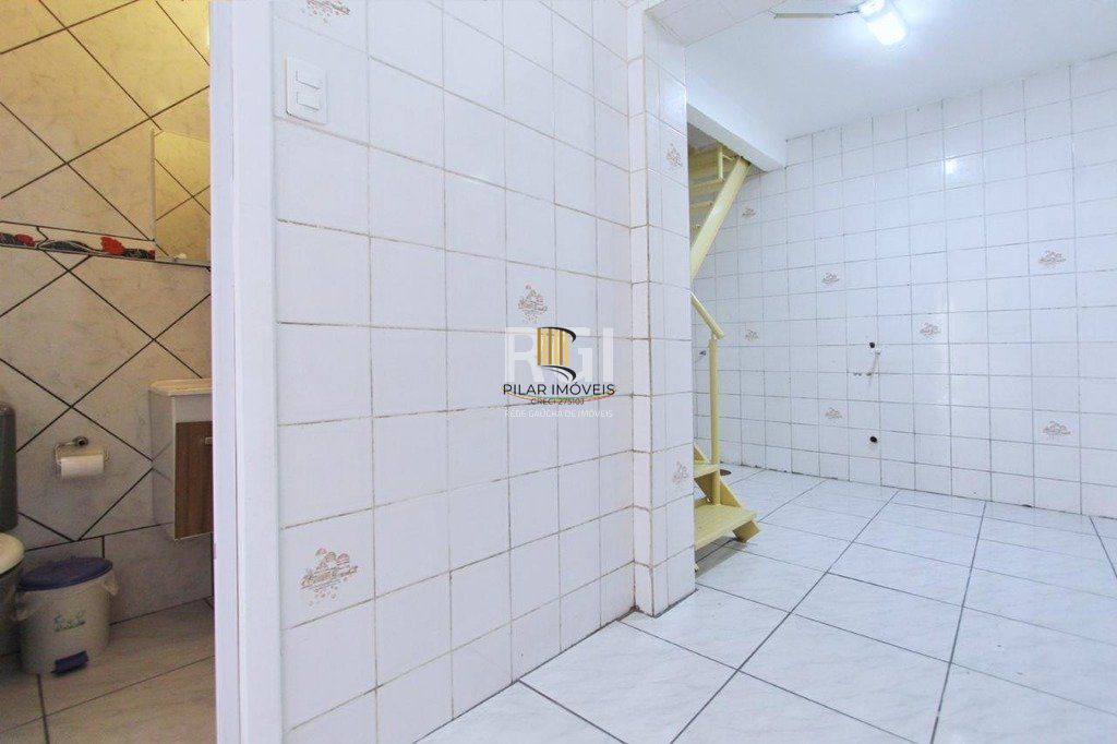 Sobrado para Venda - 70m², 2 dormitórios, Nonoai