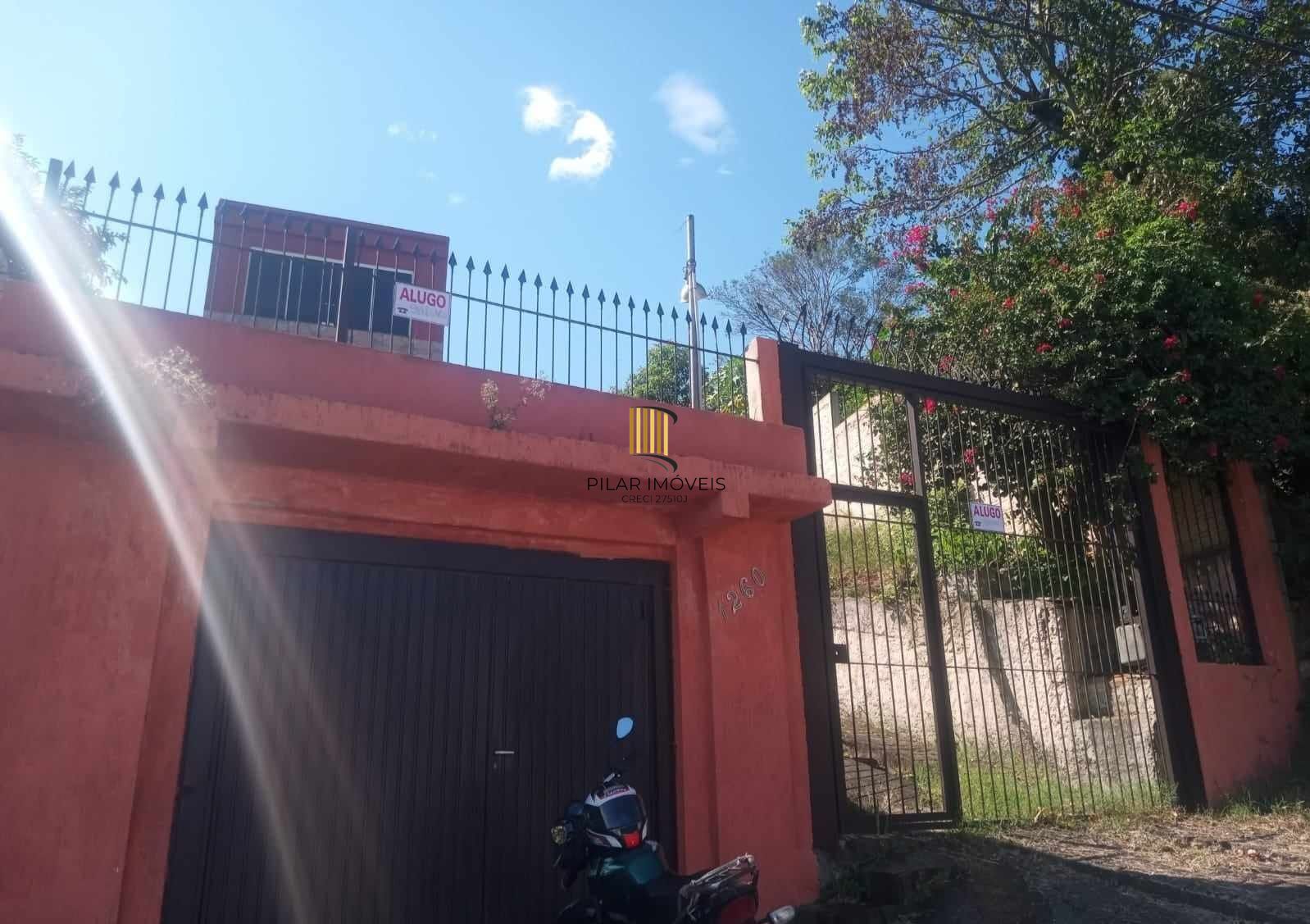 Casa à venda com piscina no bairro Glória, Zona Sul de Porto Alegre – 207m² construídos, pátio amplo e excelente potencial residencial - Pilar Imóveis
