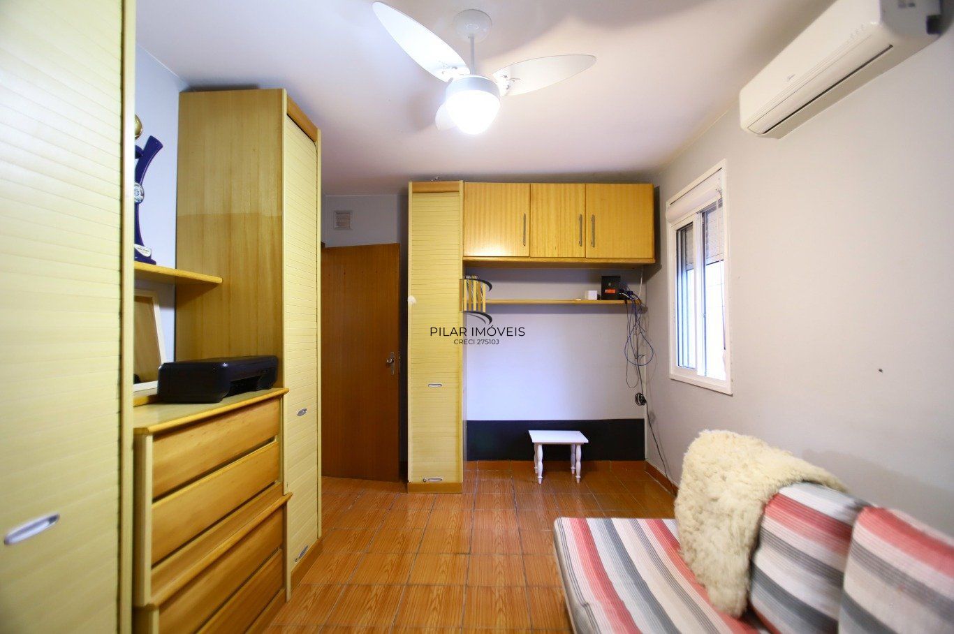 Casa com Edícula nos fundos, total de 5 dormitórios no Bairro gloria.