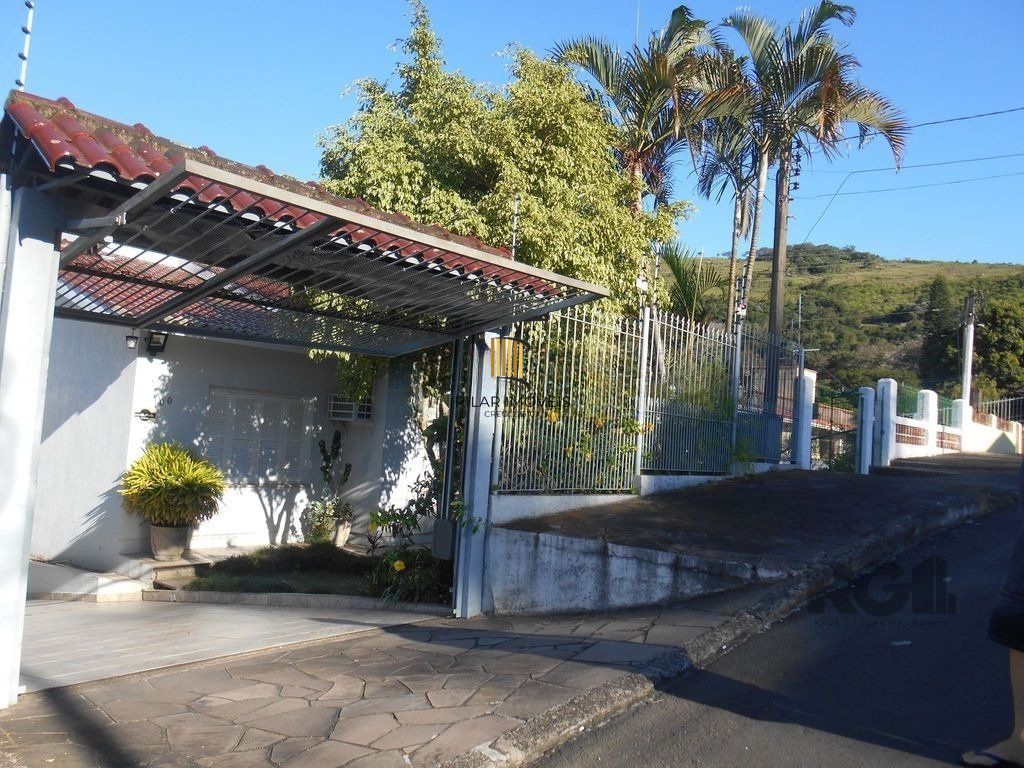 Casa 4 dormitórios no bairro Agronomia - Pilar Imóveis