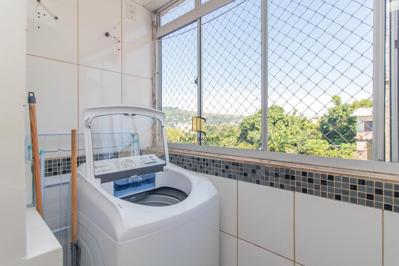 Apartamento de 2 dormitórios á venda no Bairro Teresópolis - Porto Alegre.