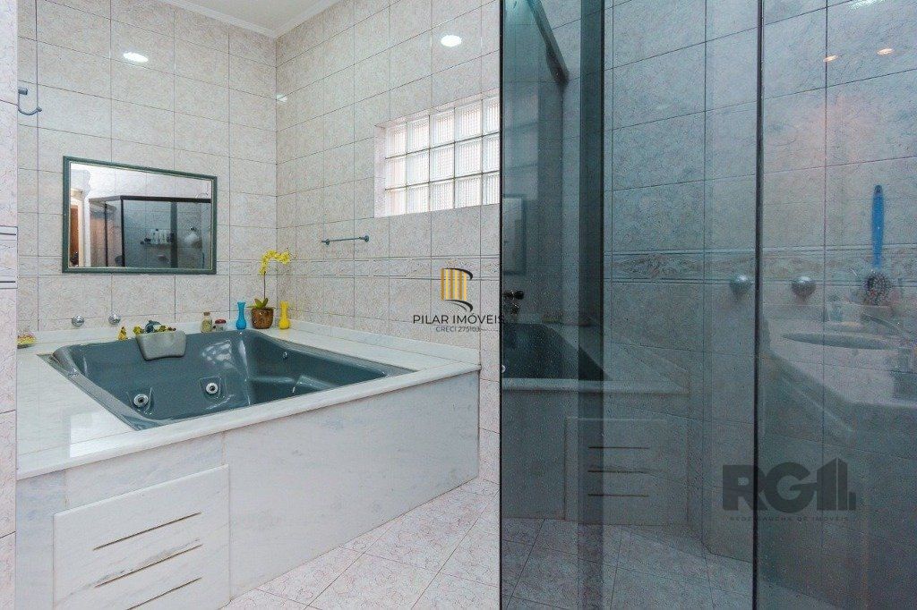 Casa com 4 dormitórios no bairro Morro Santana