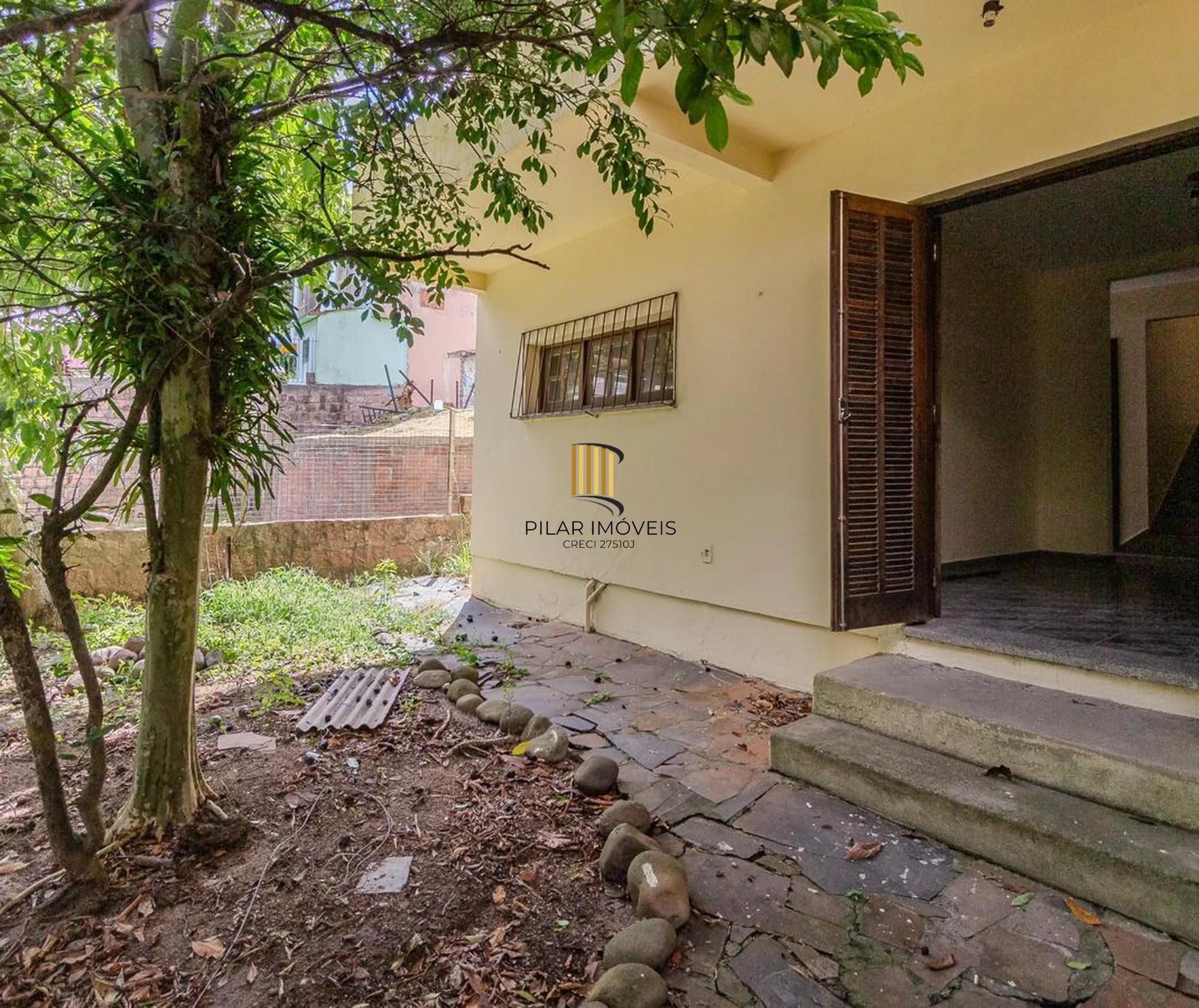 Casa à Venda na Rua da Gruta – 241,99m² – Próxima ao Hospital Divina Providência
