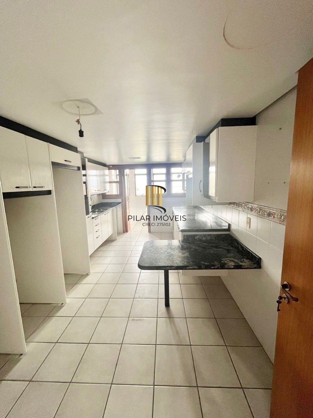 Apartamento de 4 dormitórios e 184m² à venda em Menino Deus, Porto Alegre.