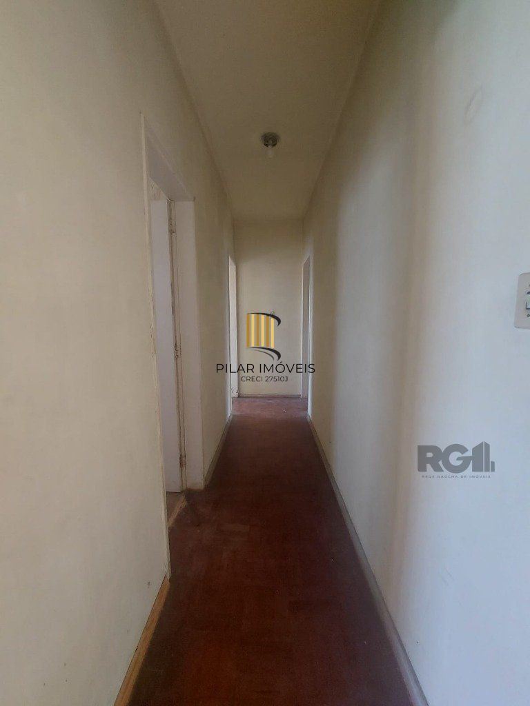 Apartamento de 2 dormitórios, mais 1 quarto de empregada, próximo a av. Teresópolis