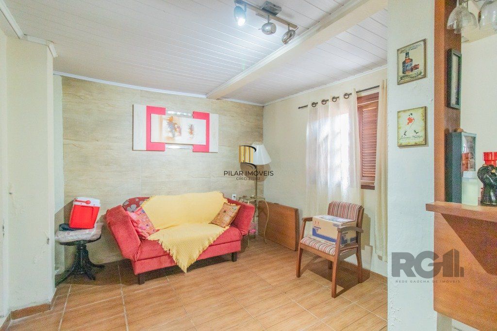 Casa com 3 dormitórios e 3 vagas no bairro Santa Tereza