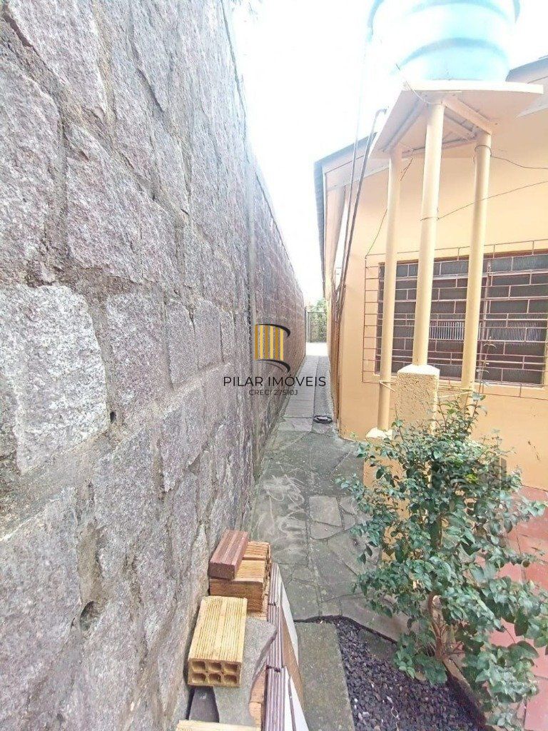 Casa de 2 dormitórios no bairro Campo Novo